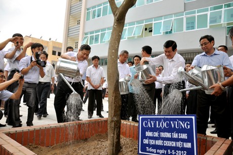 President Truong Tan Sang pays working visit to Quang Ninh  - ảnh 2